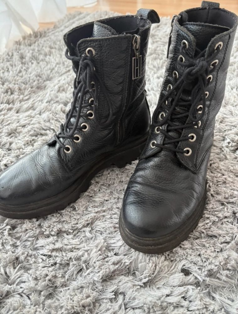 Botas com atacadores da Sapataria Guimarães