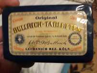 zabytkowe metalowe pudelko