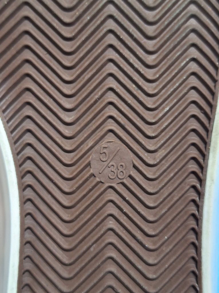 Ténis da Primark estilo Vans com padrão leopardo - tamanho 38,5