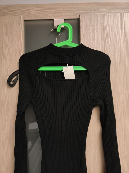 Piękna czarna nowa maxi sukienka prążek dekold łezka