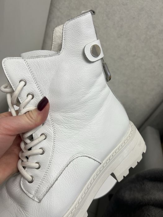 Шкіряні черевики на шнурівці білі vitto rossi  чоботи зими 40