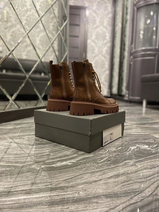 Брутальные карамельные бутсы balenciaga boots tractor brown.