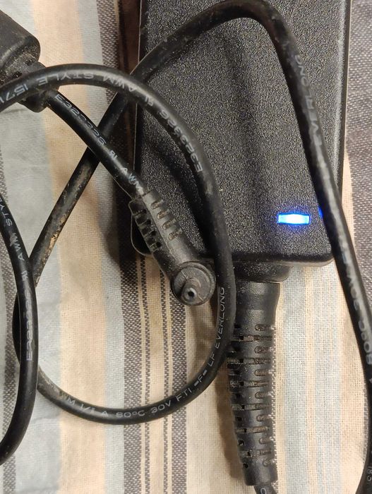 Блок питания зарядное для ноутбука нетбука ASUS 19V 2.1A (2.5×0.7mm)