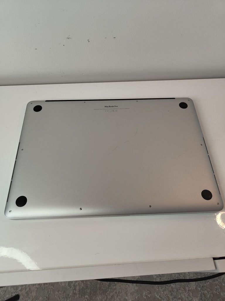 Ноутбук MacBook pro retina 2015 /i7/16 гб/SSD 256
