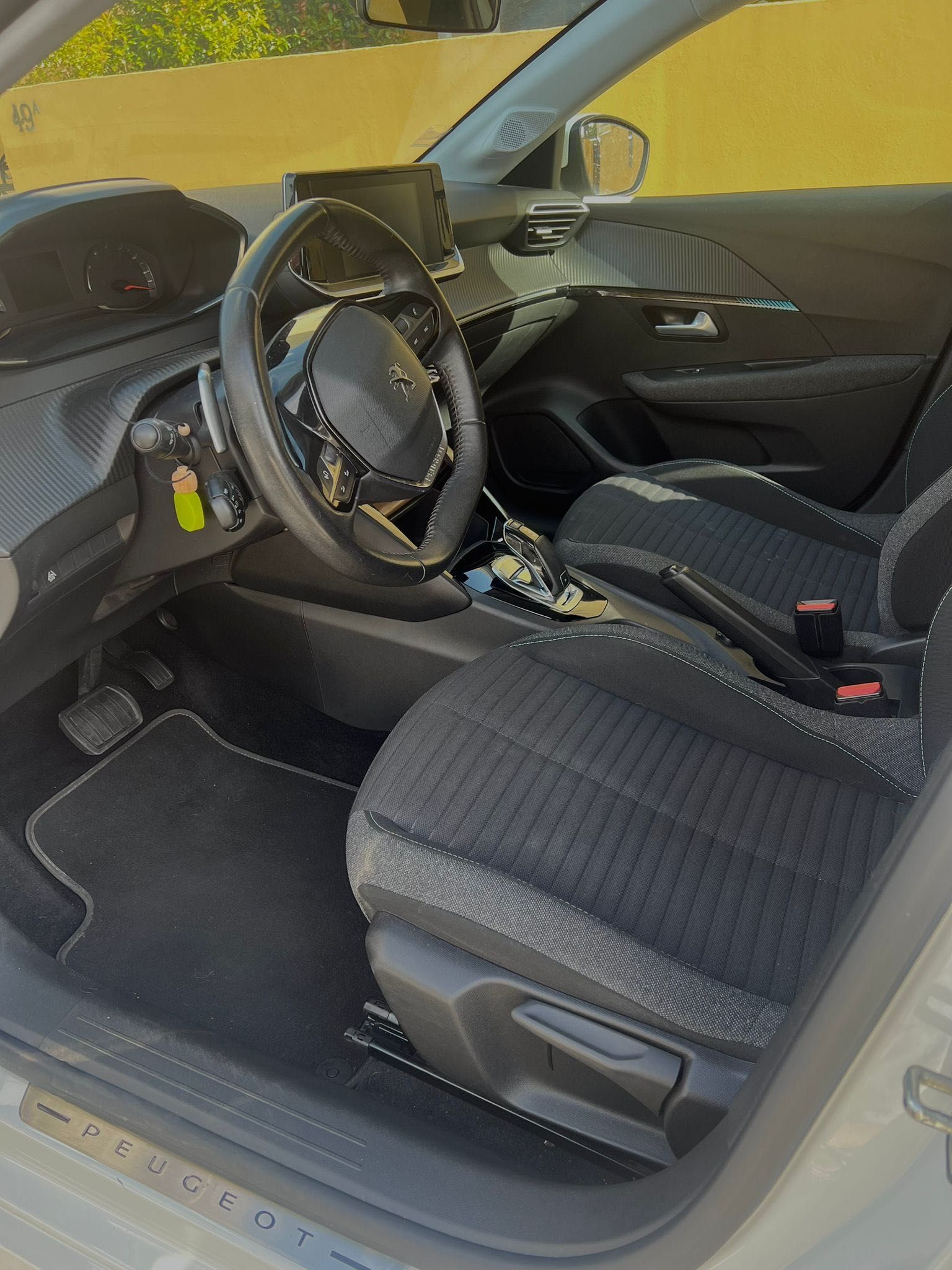 PEUGEOT 208 style