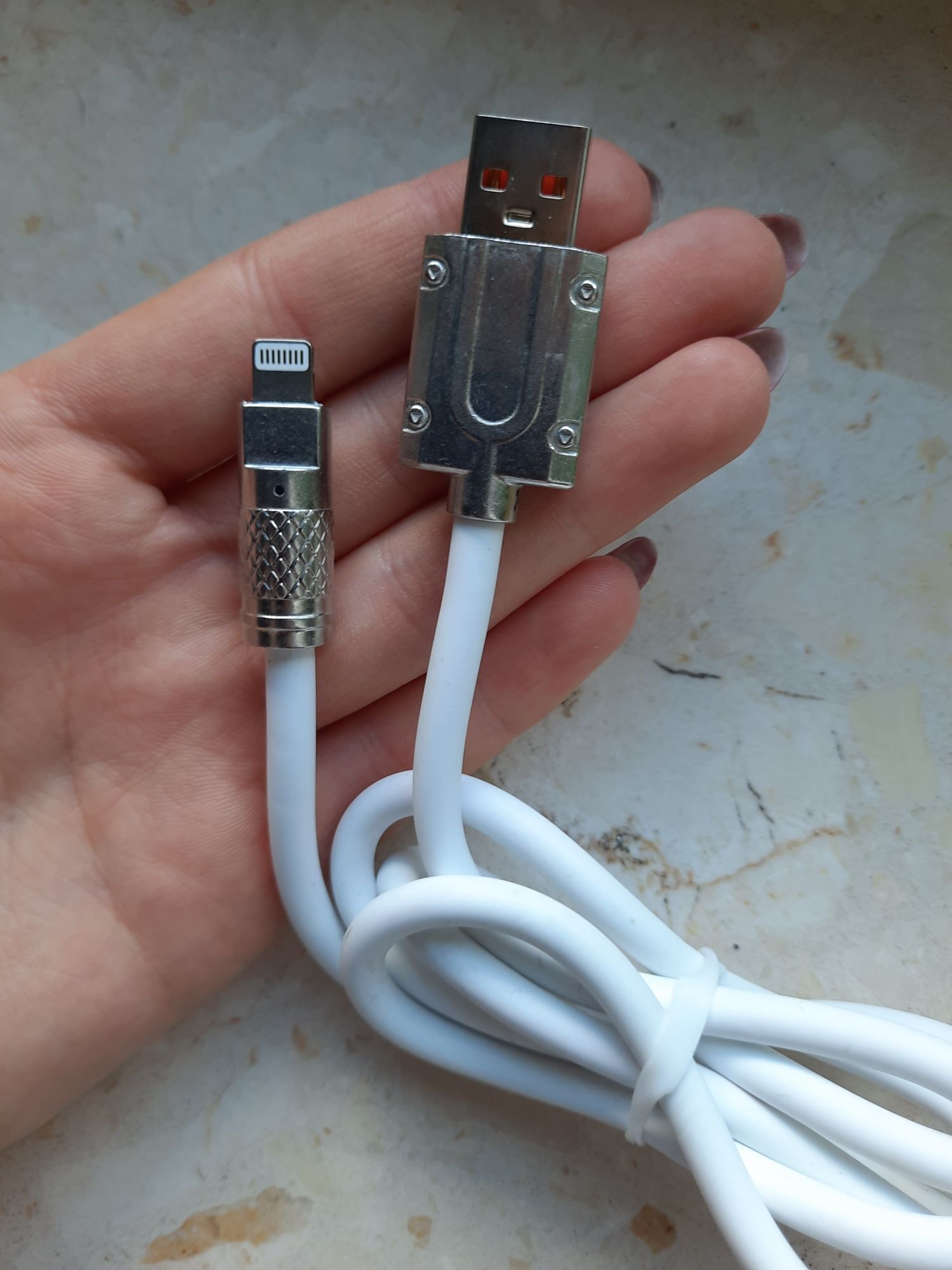 Kabel do iPhone biały