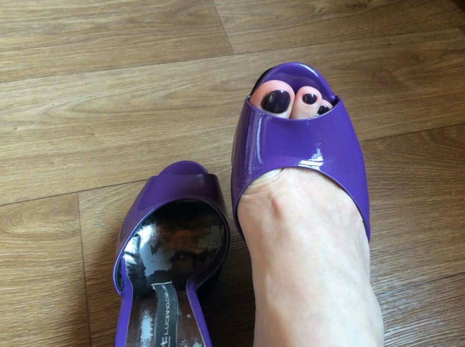 Luciano Carvari босоножки.