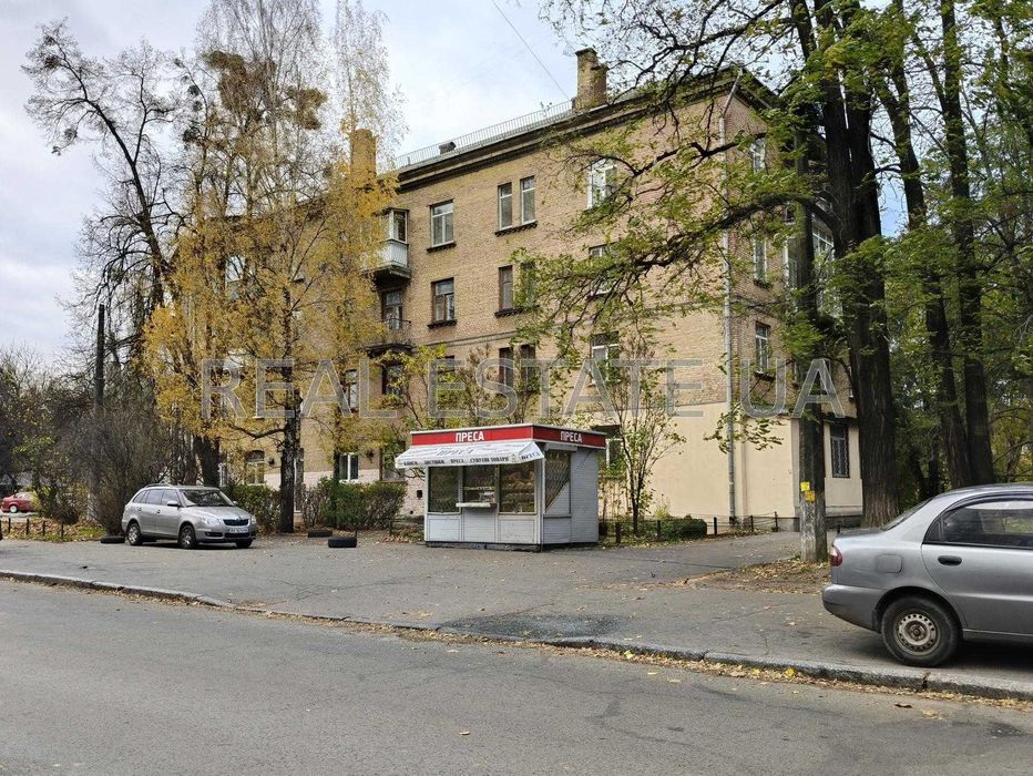 Без% Продаж кімнати в комунальній квартирі біля Севастопольскої площі.