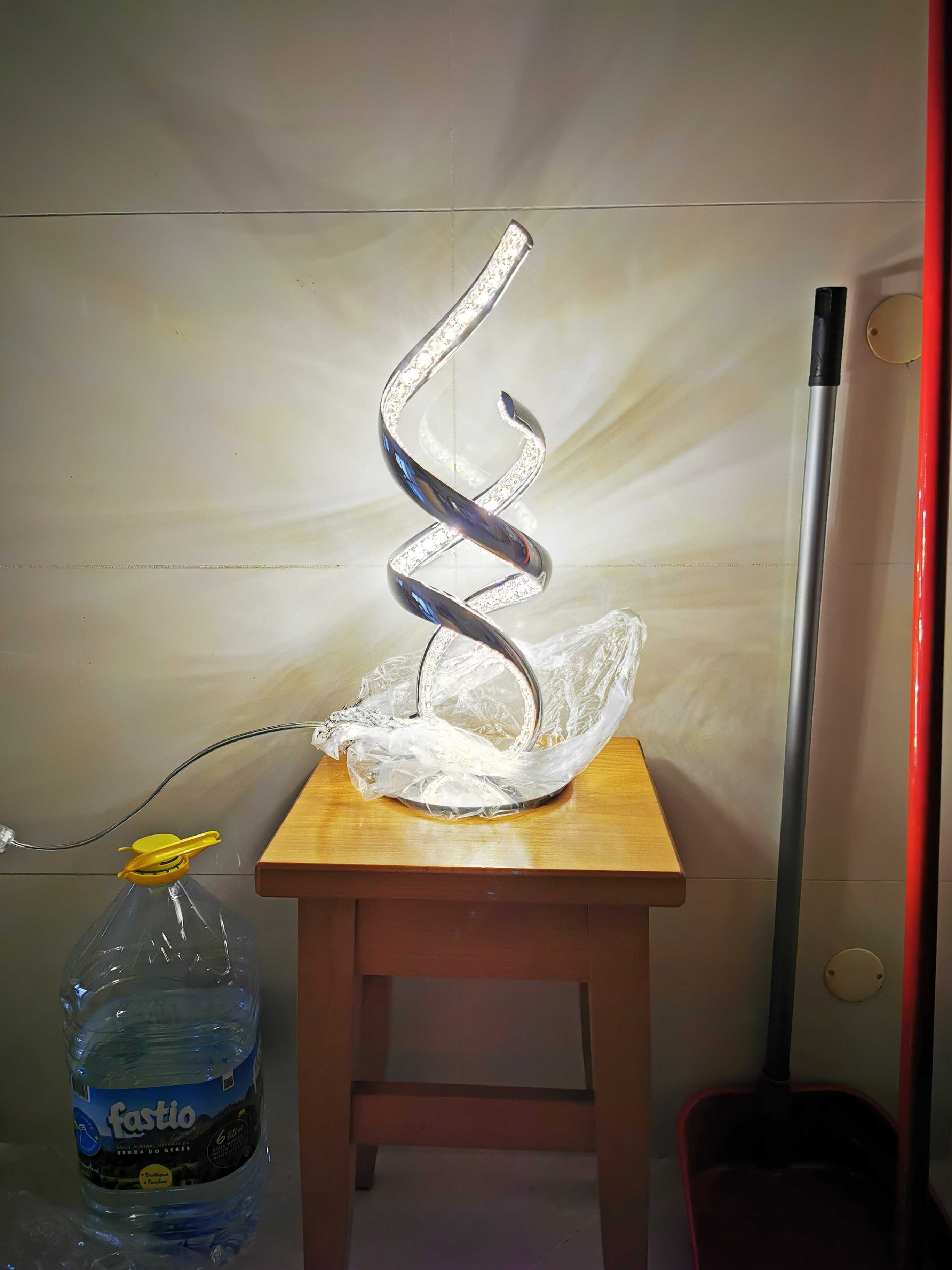 Candeeiro led (novo)
