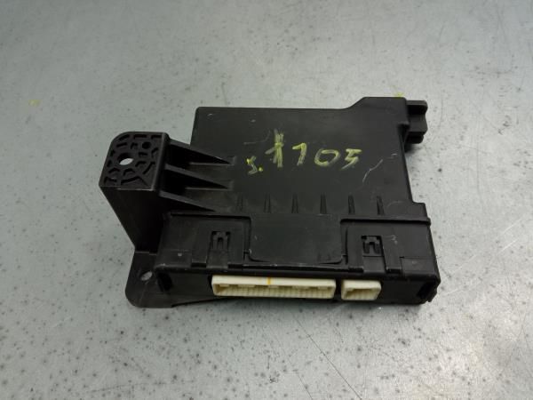 Módulo confort TOYOTA Yaris (_P13_)