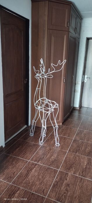 Олень новогодний отличный  подарок для семьи..