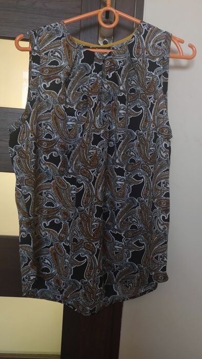 Letnia bluzeczka bez rękawów