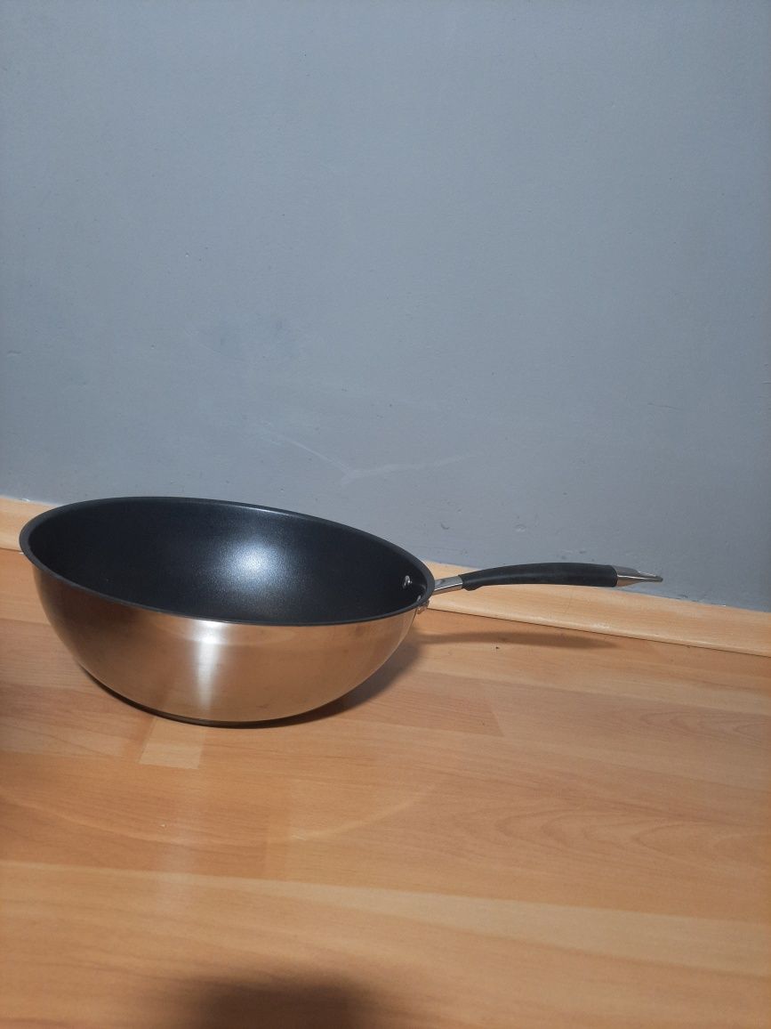 Patelnia tradycyjna głęboka Amazon Basics 30cm