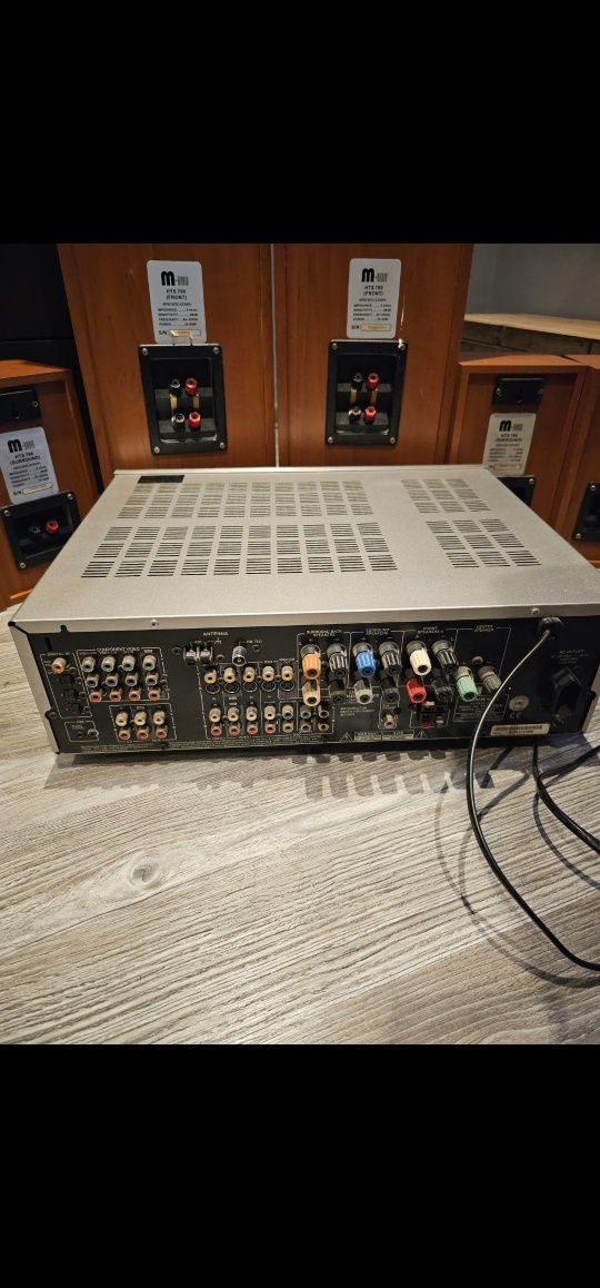 Kino domowe Amplituner Onkyo TX-SR504E plus zestaw głośników.