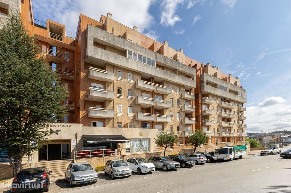 T2 Dúplex Renovado com Garagem, Varandas  a 200 m do Metro de Fânzeres