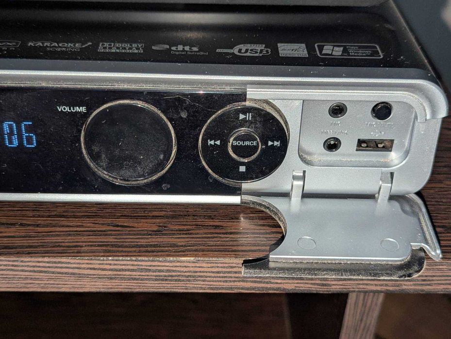 Продаю домашній DVD кінотеатр Philips HTS3568/51