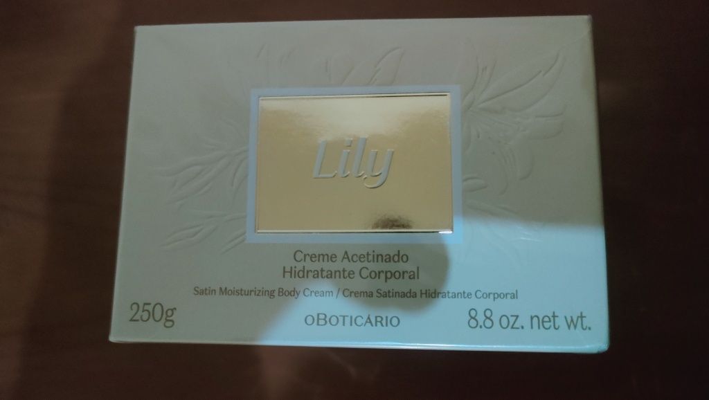 Lily creme acetinado