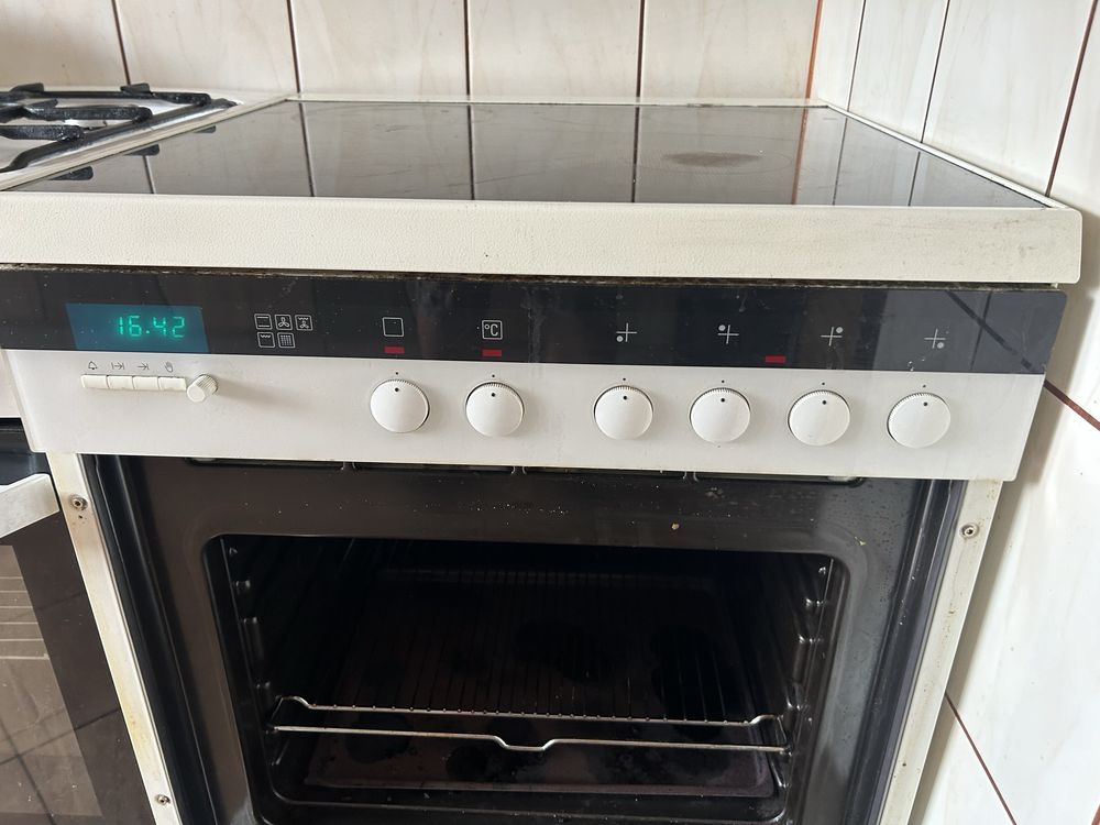 Kuchenka elekyrczyna ceramiczna  4 palnikowa