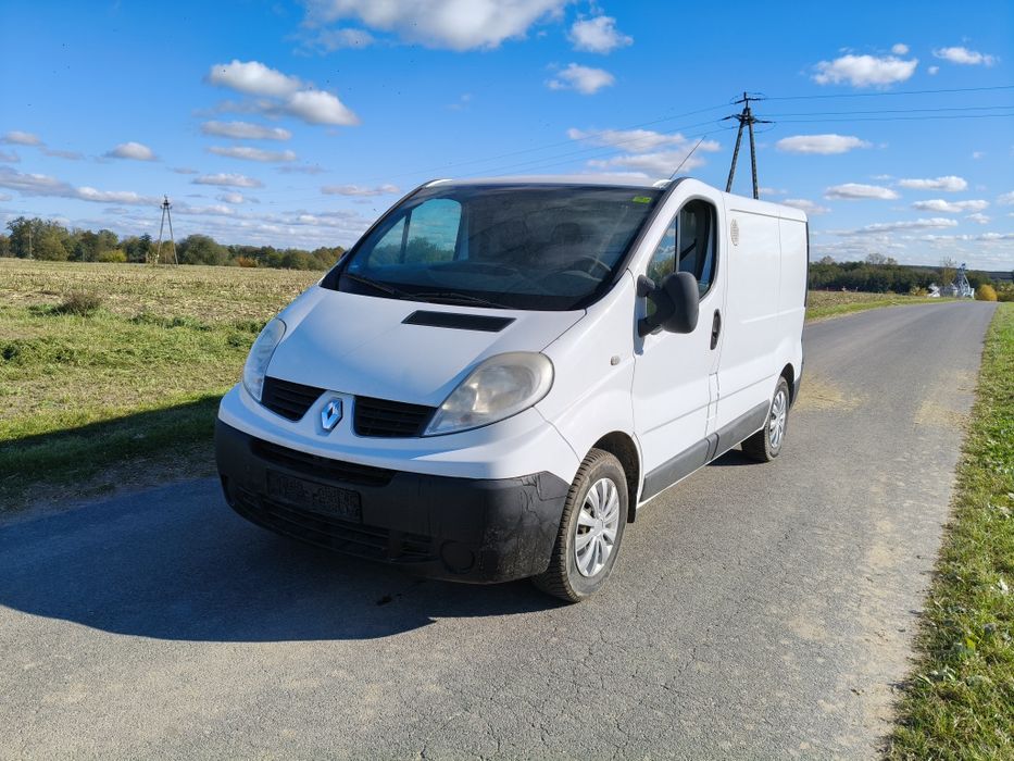 Renault Trafic 2 2012 hak świeżo sprowadzony do rejestracji