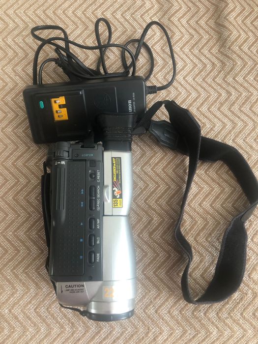 Відеокамера касетна