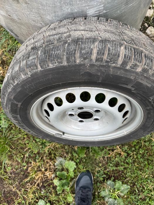 Koła z oponami Michelin Agilis Alpin R16