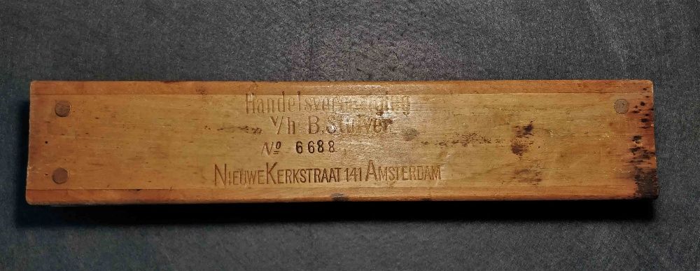 Caixa antiga Holandesa em madeira para fabricar cigarros