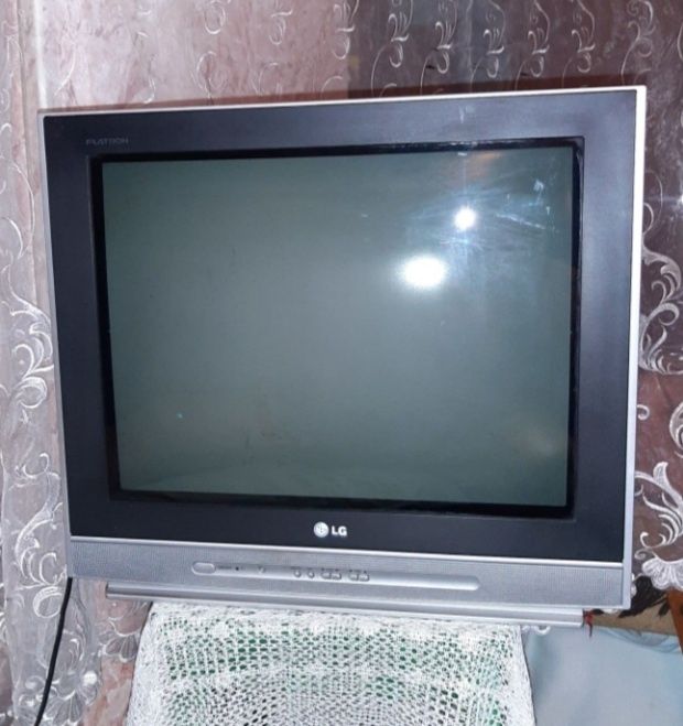 Телевизор LG 21FJ4AB плоский екран FLATRON 21".