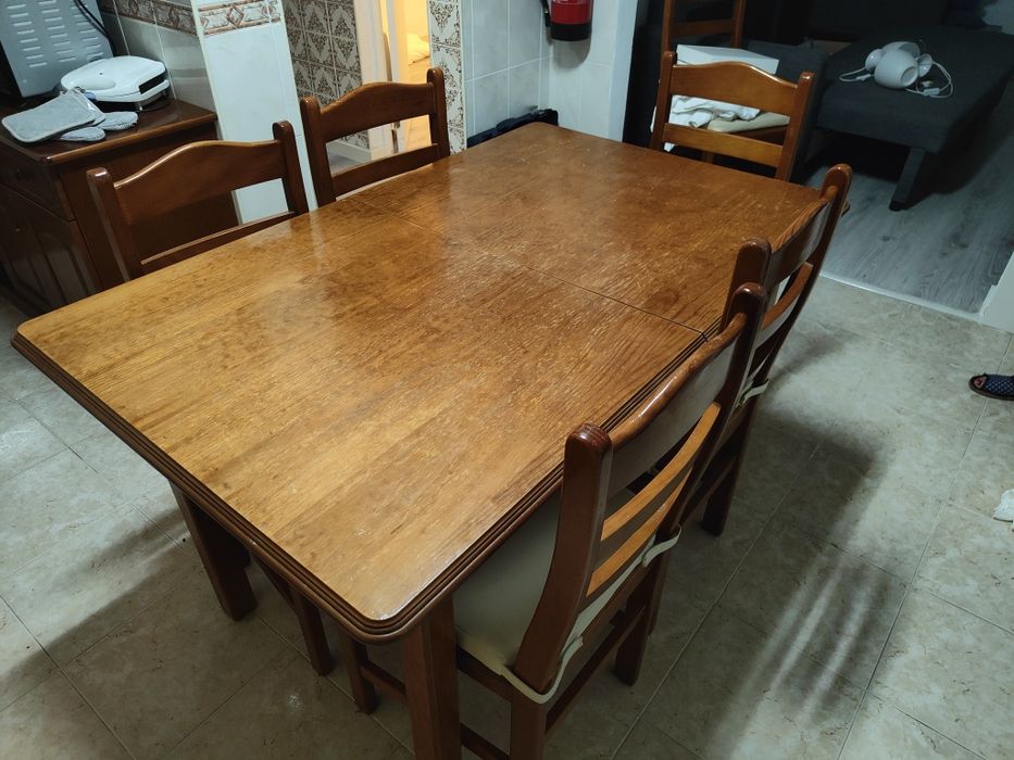 Mesa de madeira extensível