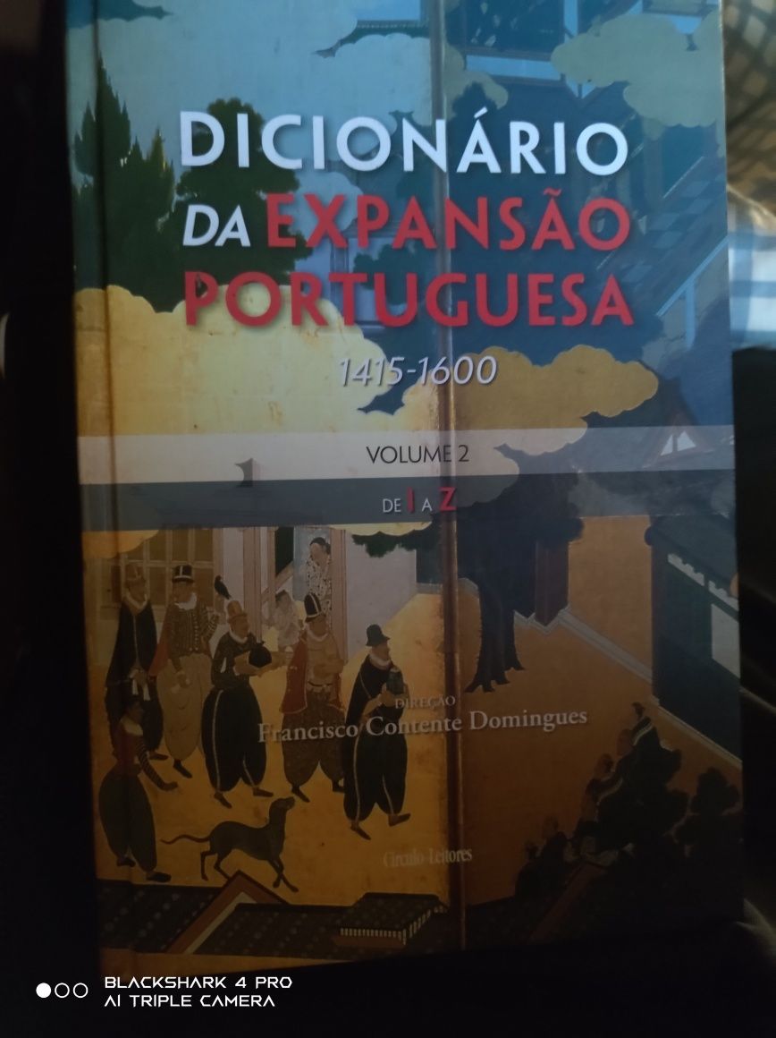 Livros antigos de historia entre outros