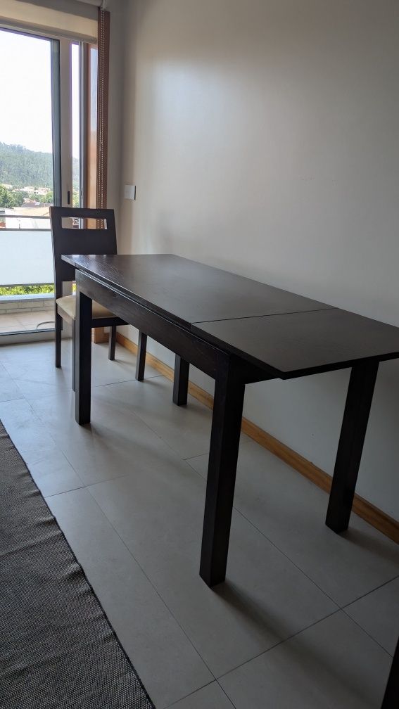 Mesa de Cozinha com Cadeiras