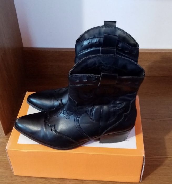 Жіночі чобітки козачки