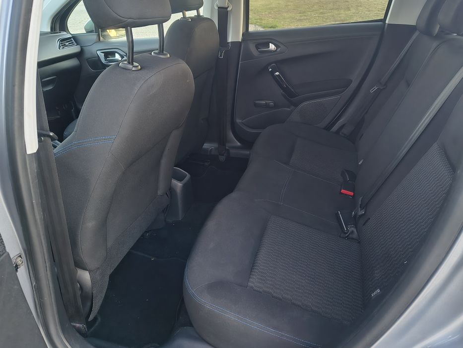 Peugeot 208 1.2 signature JAN2019 gasolina  63536km