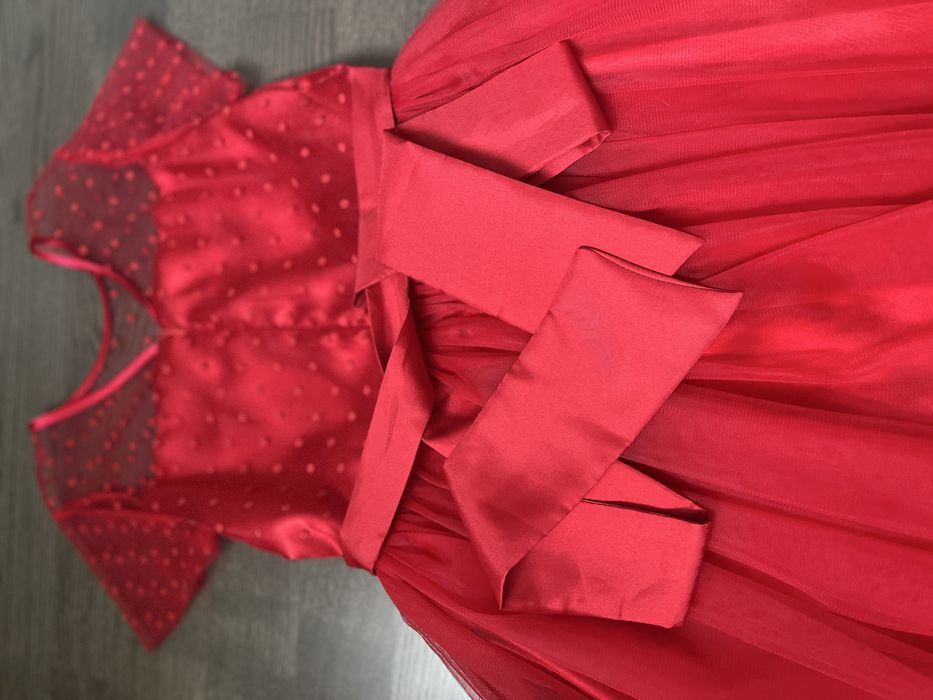 Святкове червоне плаття на 7-8 років, 128 розмір