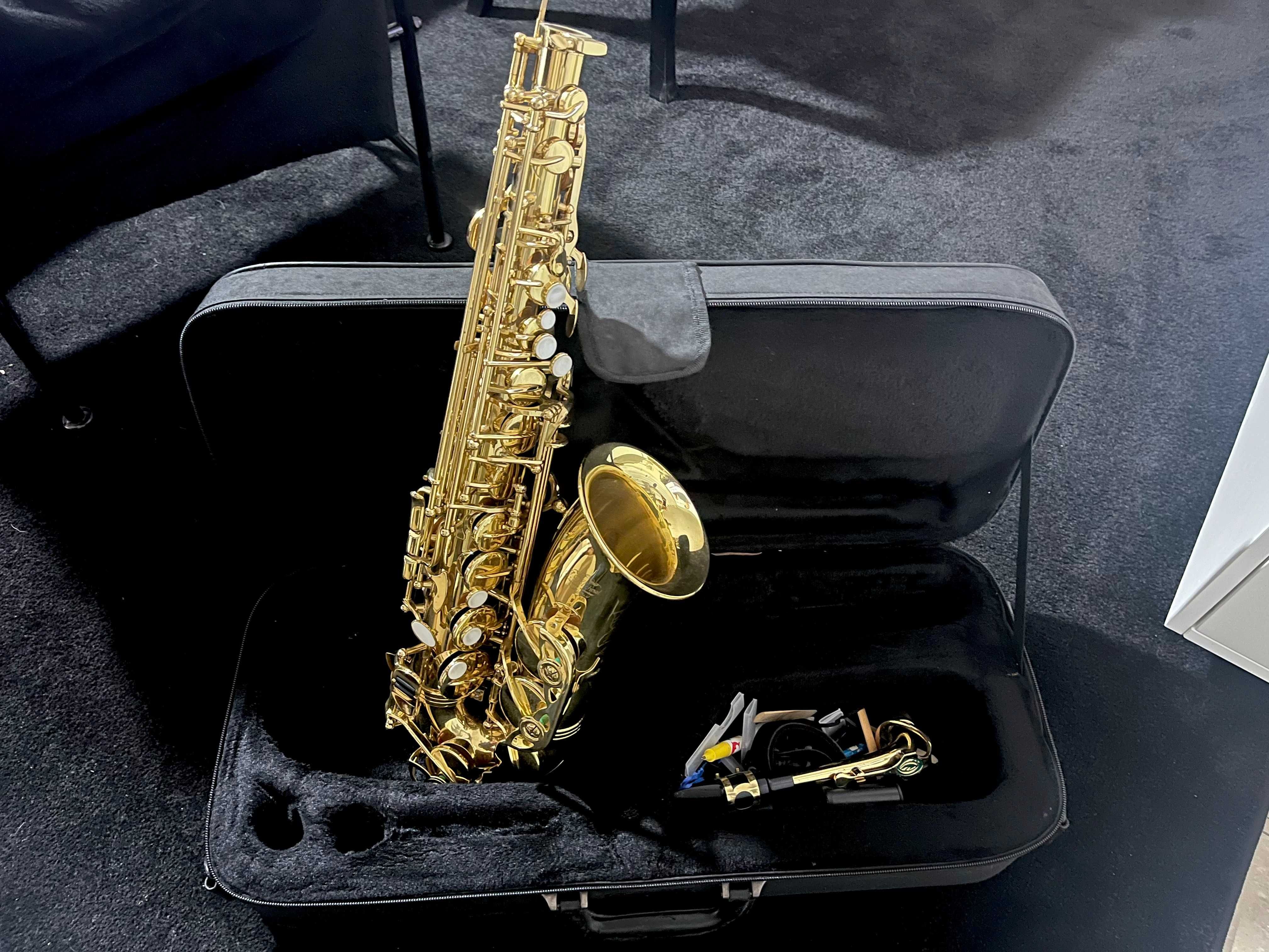 saxofone como novo com case e tripé