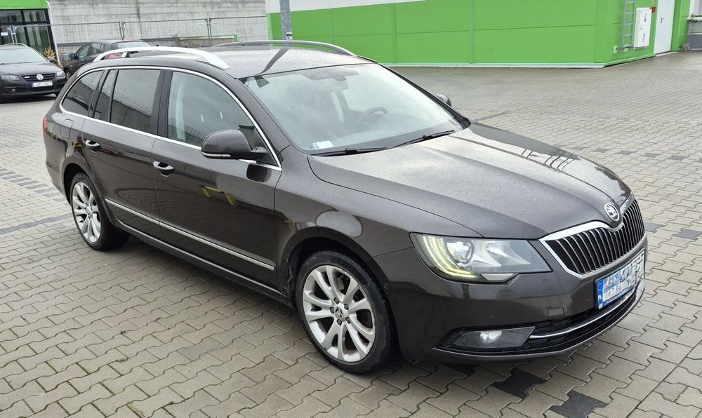 Skoda Superb 4x4 DSG Elegance wygodne auto z bogatym wyposażeniem