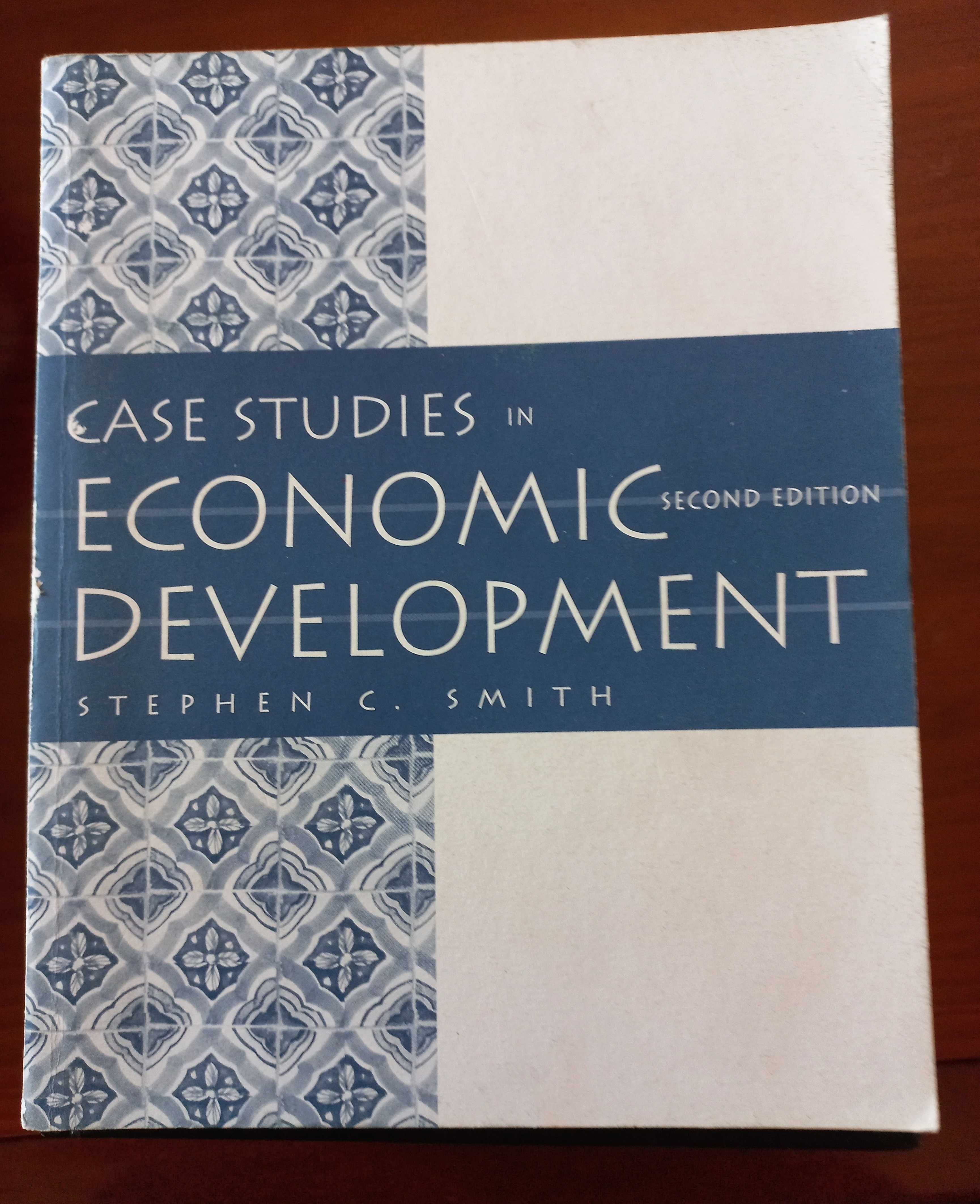 "Desenvolvimento Económico" + "Economia Internacional": vários