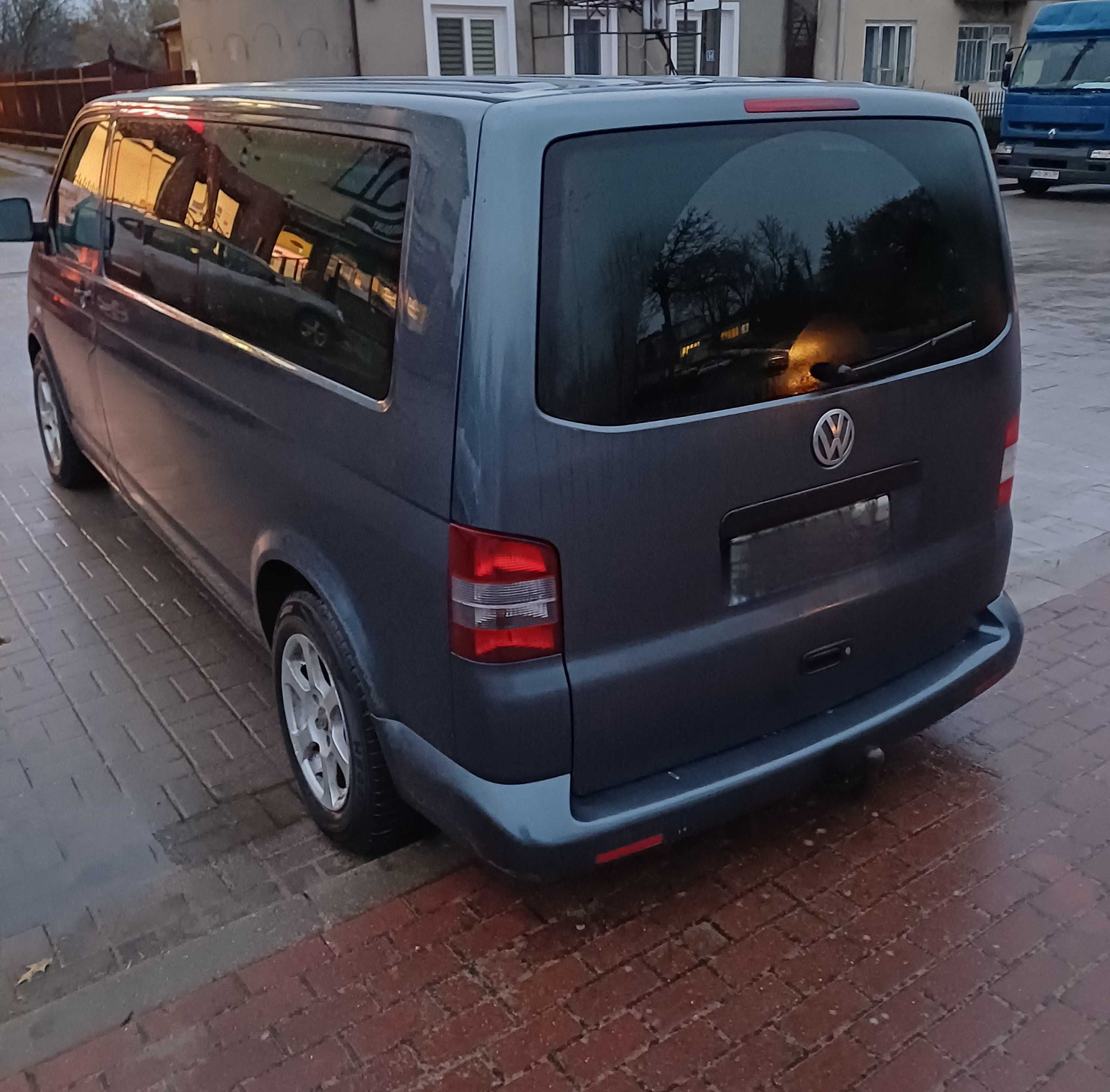 VW caravelle T5 2.5 TDI Long 9 osób.