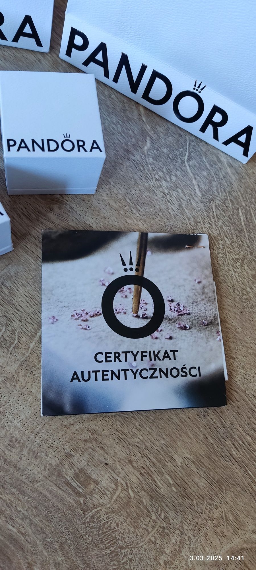 Pandora pudełka i torby prezentowe