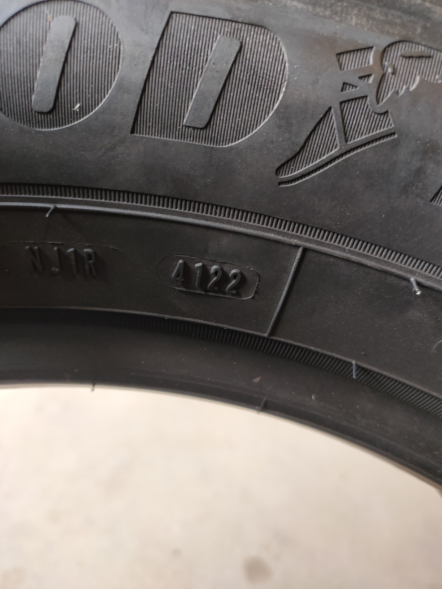4x 235/60r18 GoodYear UltraGrip Performance+ z 2022r około 8.5mm