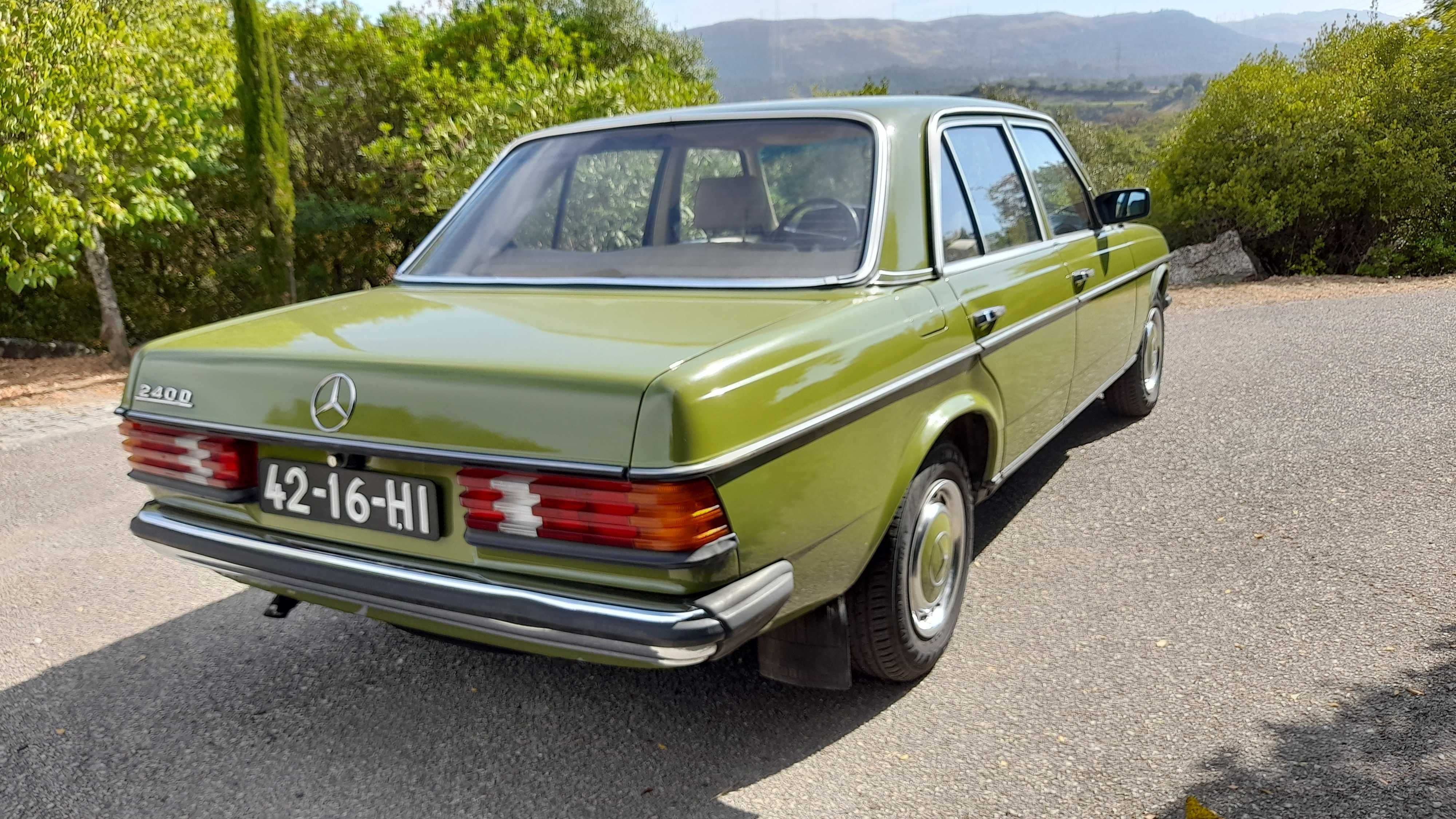Mercedes-Benz W123 240D – Clássico Impecável