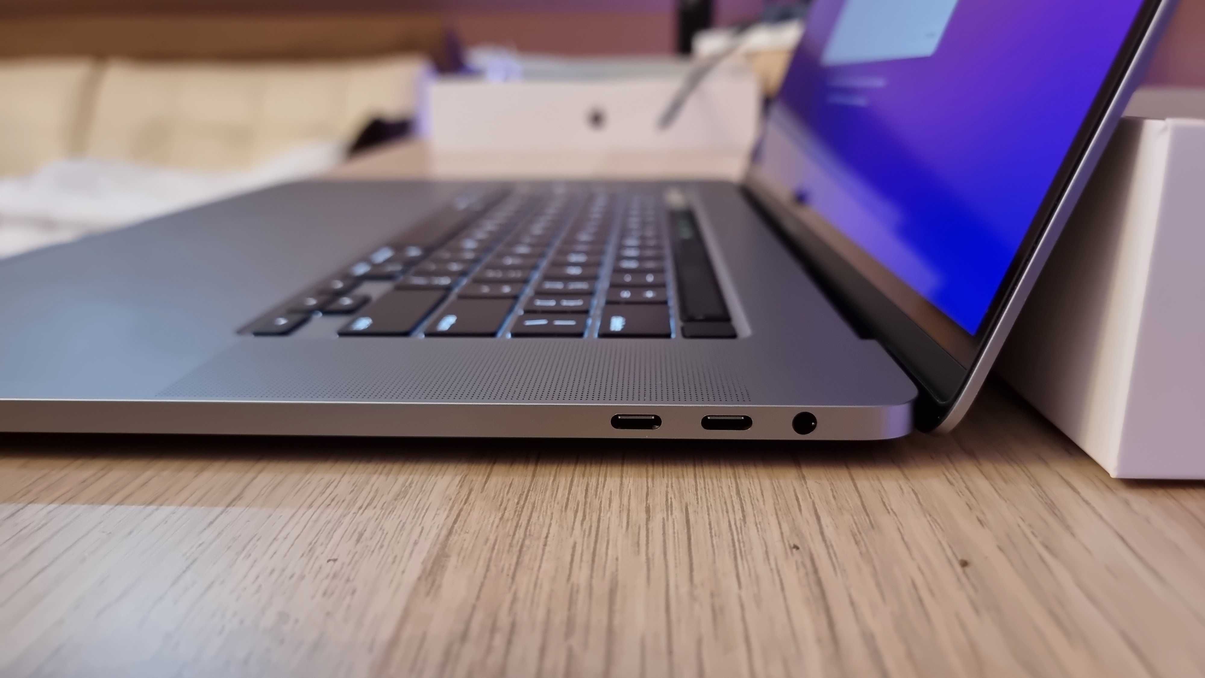 MacBook Pro (Retina, 16-cali, 2019 32GB DDR4 512GB SSD)