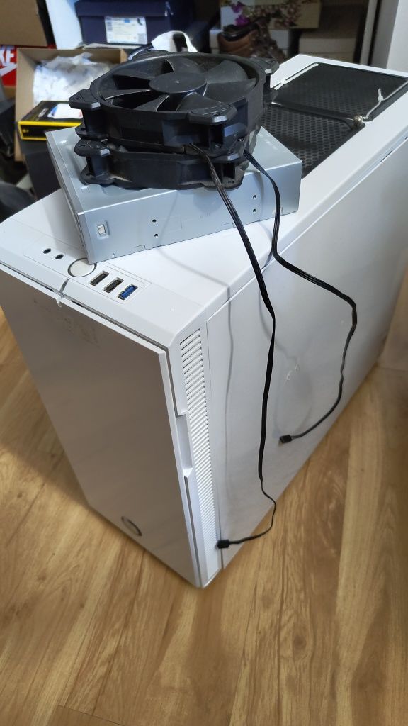 Obudowa atx komputer + 2 wentylatory i napęd