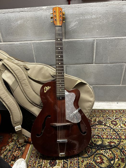Guitarra Eko Mascot