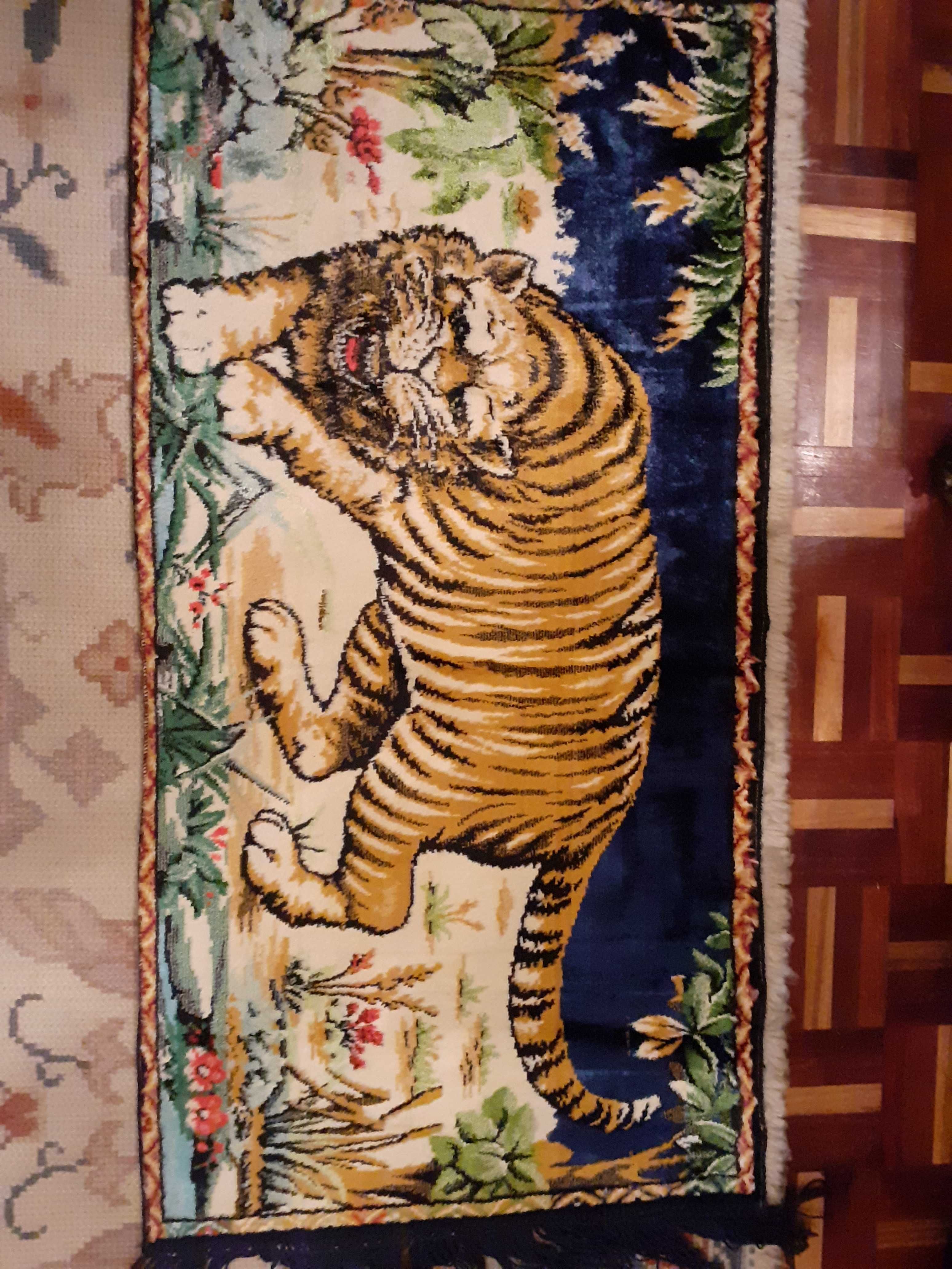 Tapeçaria com tigre