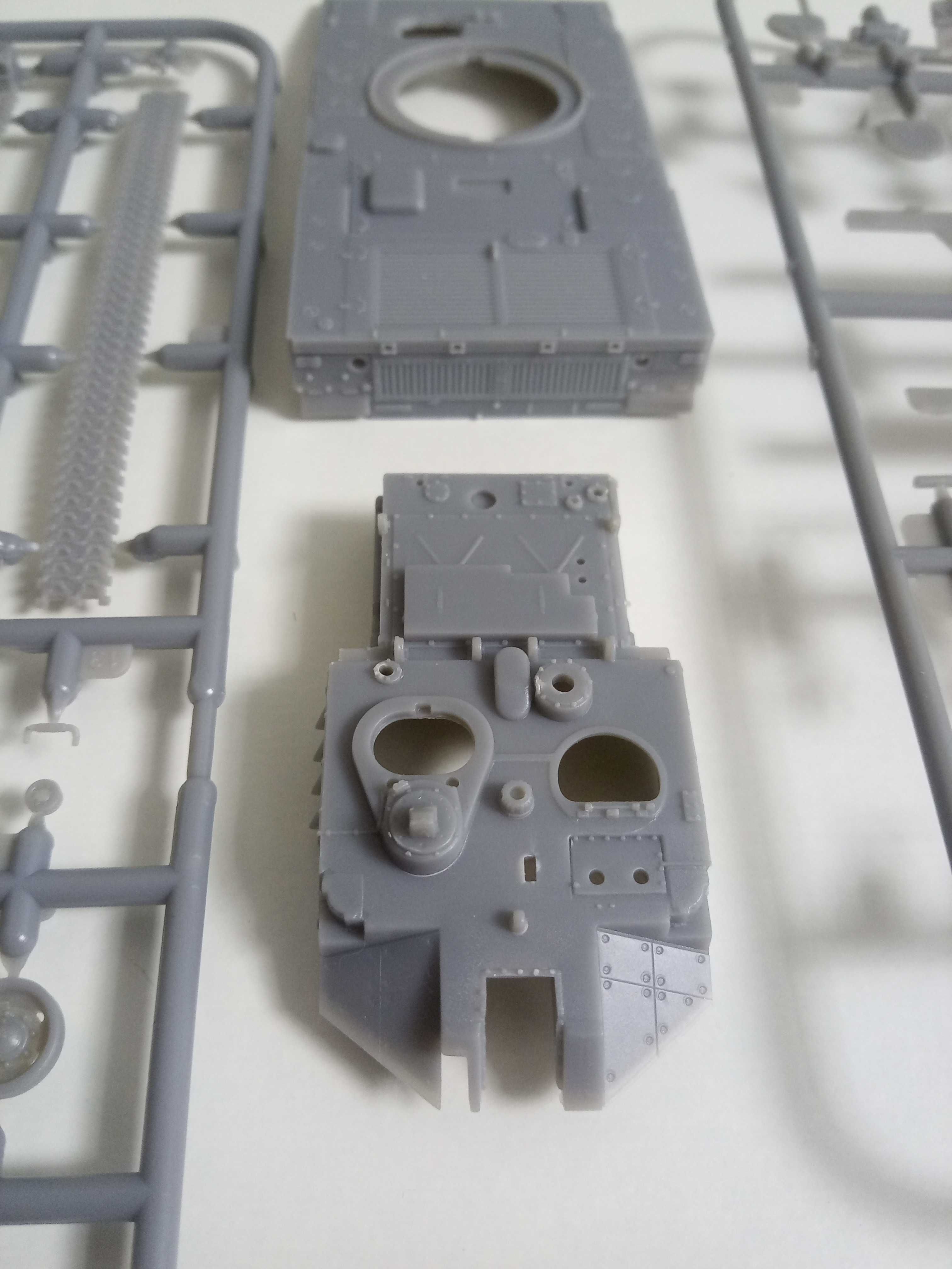 Сборная модель, танк PLA ZTQ 15 масштаб 1/72.