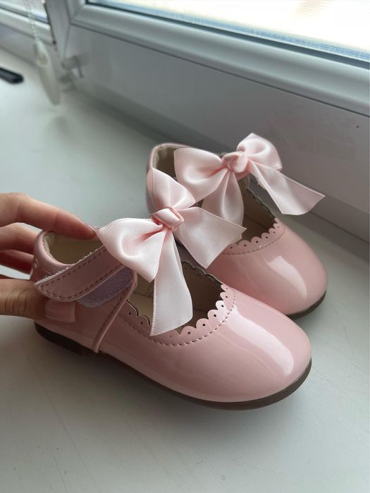 Продам Туфельки нарядні