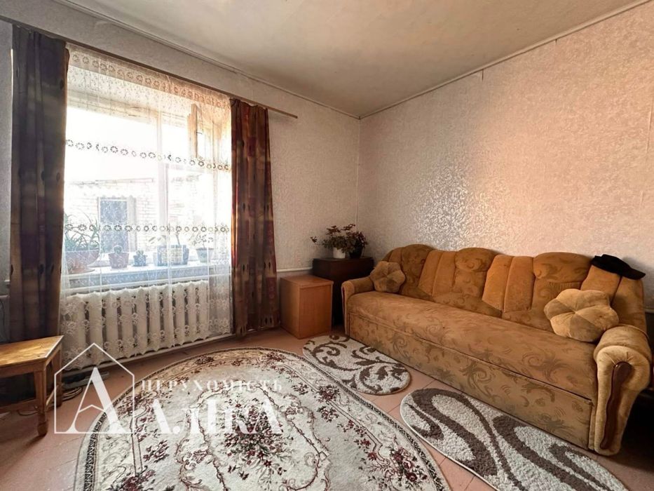 Продам частину будинку з власним двором