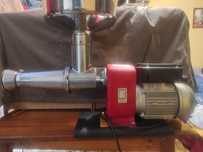 Продам итальянскую соковыжималку new omra 1200w 220v