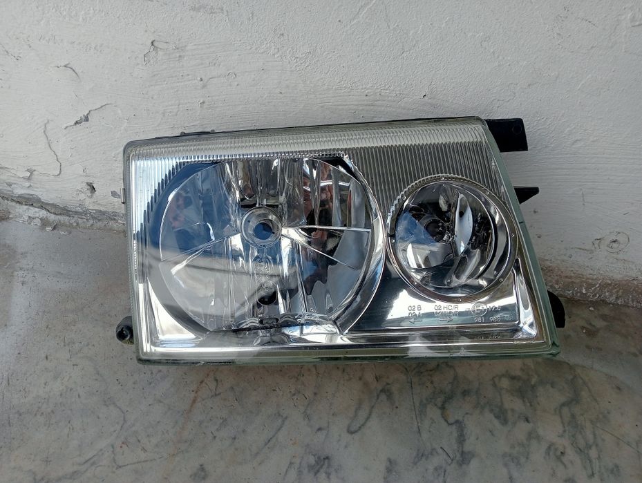 Farol Nissan Terrano 2 fase 3