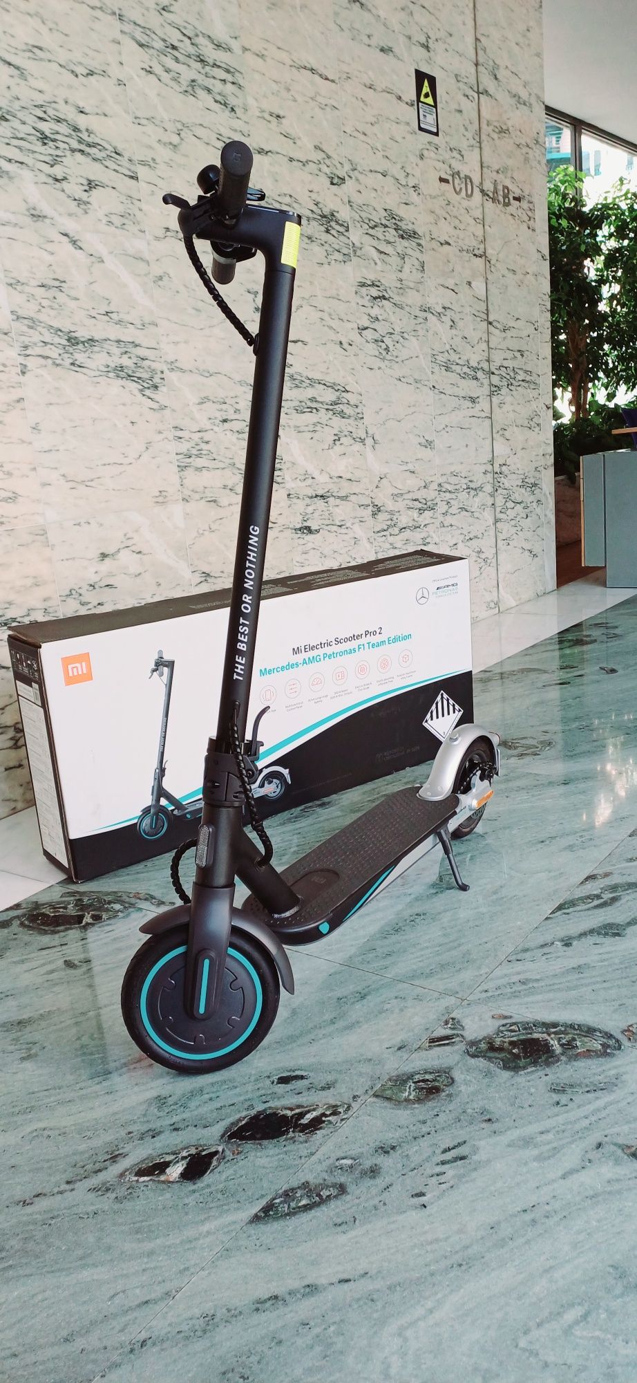 Xiaomi Eletric Scooter Mi Pro 2 AMG Petronas F1 Team Edition